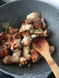 Make Sour bean horned chicken leg step 12