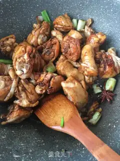 Make Sour bean horned chicken leg step 13