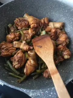 Make Sour bean horned chicken leg step 15