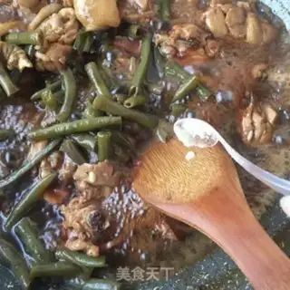 Make Sour bean horned chicken leg step 18