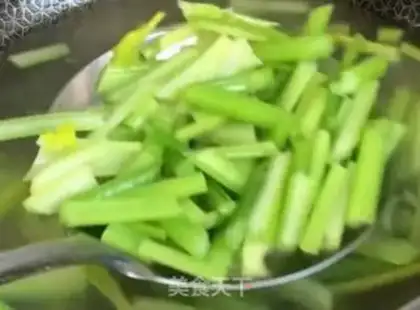Make Celery with peanuts step 3