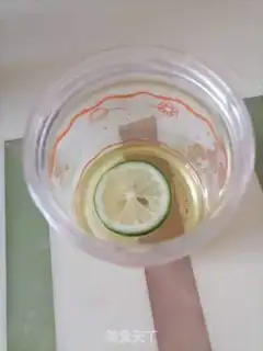 Make Honey lemon tea step 1