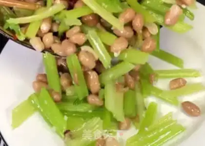 Make Celery with peanuts step 6