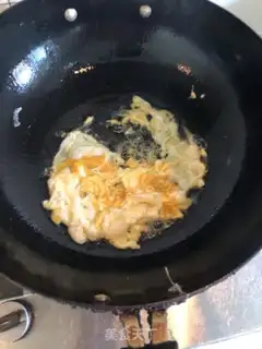 Make Tomato fried eggs step 1