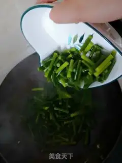 Make Garlic fried eggs step 3