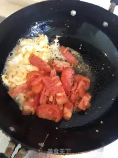 Make Tomato fried eggs step 2