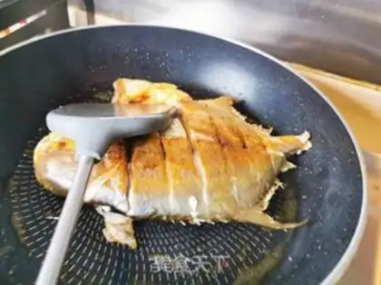 Make Fried goldfish step 4