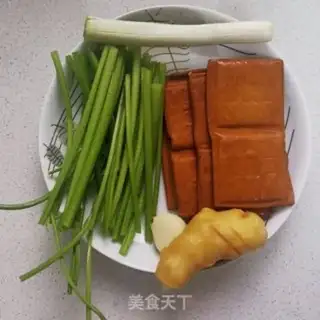Make Celery fried dry step 0