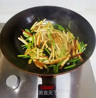 Make Celery fried dry step 4