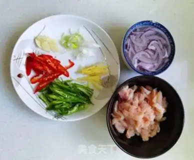 Make Pepper onion fried chicken step 1