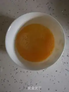 Make Harbin red intestinal fried eggs step 2