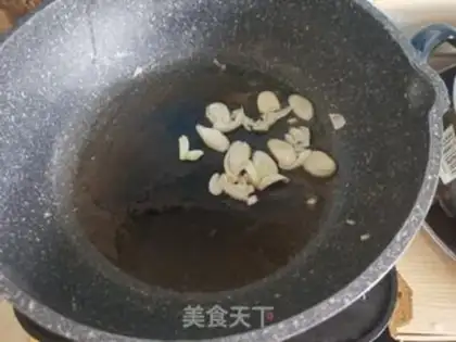 Make Harbin red intestinal fried eggs step 4