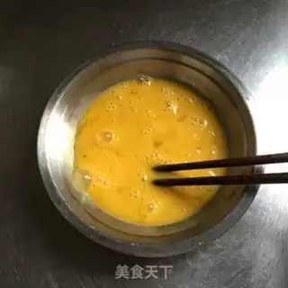 Make Chili fried eggs step 1