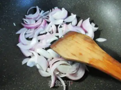 Make Eggs and onions step 5