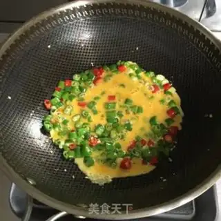 Make Chili fried eggs step 4
