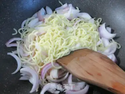 Make Eggs and onions step 6