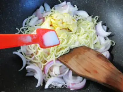 Make Eggs and onions step 7