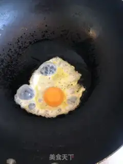 Make Scratch the face with eggs step 1