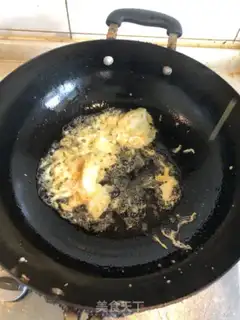 Make Pyramid egg fried rice step 1