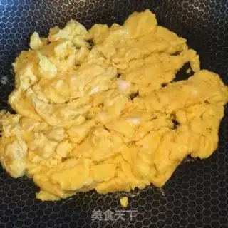 Make Scrambled eggs step 2