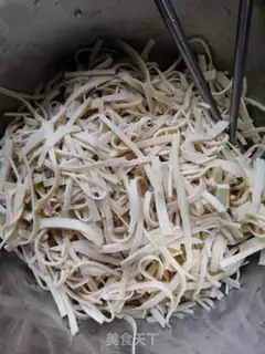 Make Pigheads with bean skin step 3