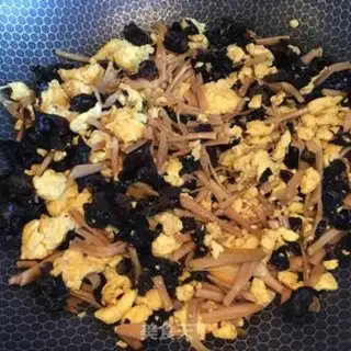 Make Scrambled eggs step 5