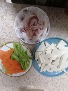 Make Five flowers and peppers and tofu step 1