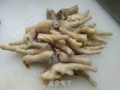 Make Pickled chicken claws step 1