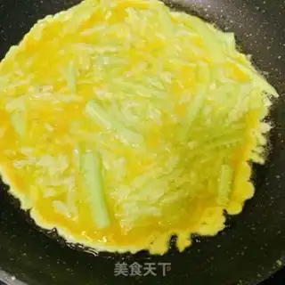 Make cucumber fried eggs step 3