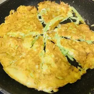 Make cucumber fried eggs step 5