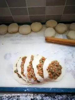 Make Beef rose buns step 16