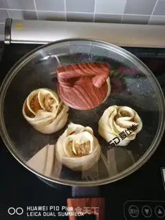 Make Beef rose buns step 20