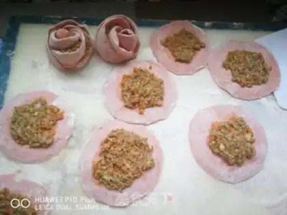 Make Beef rose buns step 22