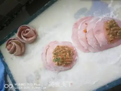 Make Beef rose buns step 23