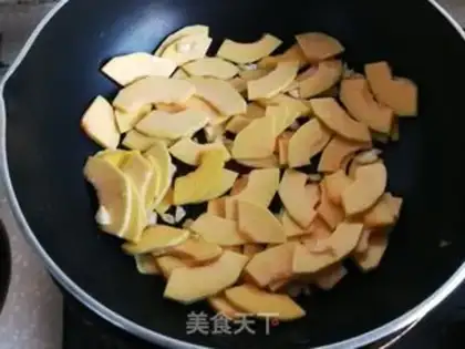 Make Autumn fried pumpkin step 3