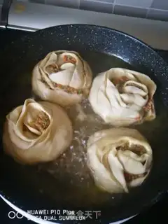 Make Beef rose buns step 30