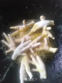 Make Favorite beer chicken claws step 4