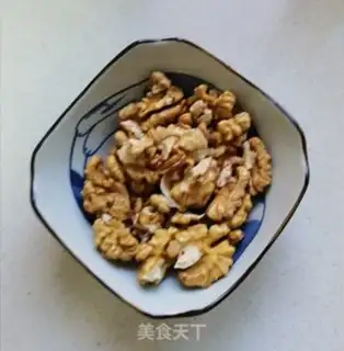 Make Amber walnuts step 1