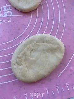 Make caterpillar bean bread step 7