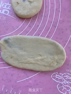 Make caterpillar bean bread step 8