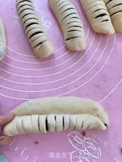 Make caterpillar bean bread step 10