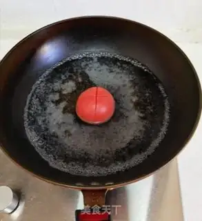 Make Tomato egg pea noodles step 2