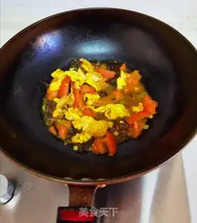 Make Tomato egg pea noodles step 5