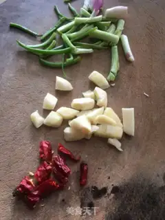 Make Fresh bamboo and fried meat step 2