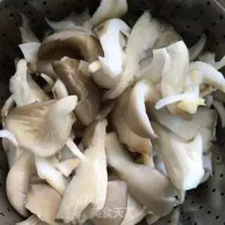 Make Five flowers for mushrooms step 3