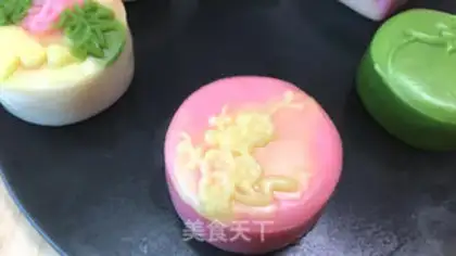 Make Colored ice lunar pie step 16