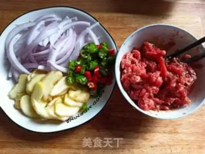 Make Onion ginger sprout beef step 2