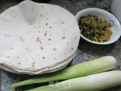 Make A pickle with white-snake rolls step 0