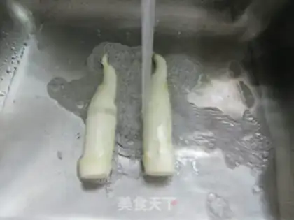 Make A pickle with white-snake rolls step 1
