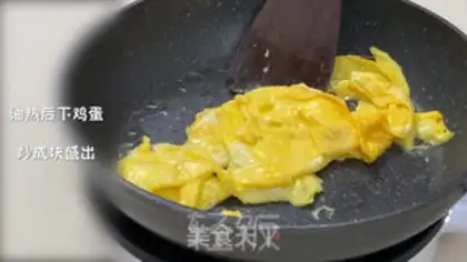 Make Scrambled eggs step 2